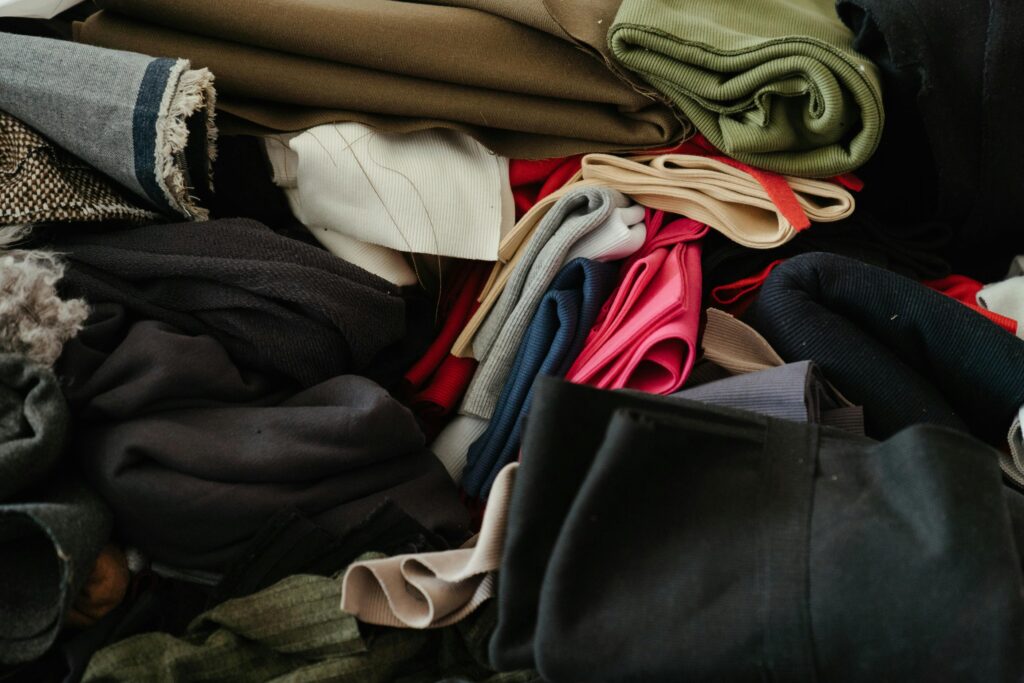 Synthetische kleding: alles over kunstvezels in de kledingkast